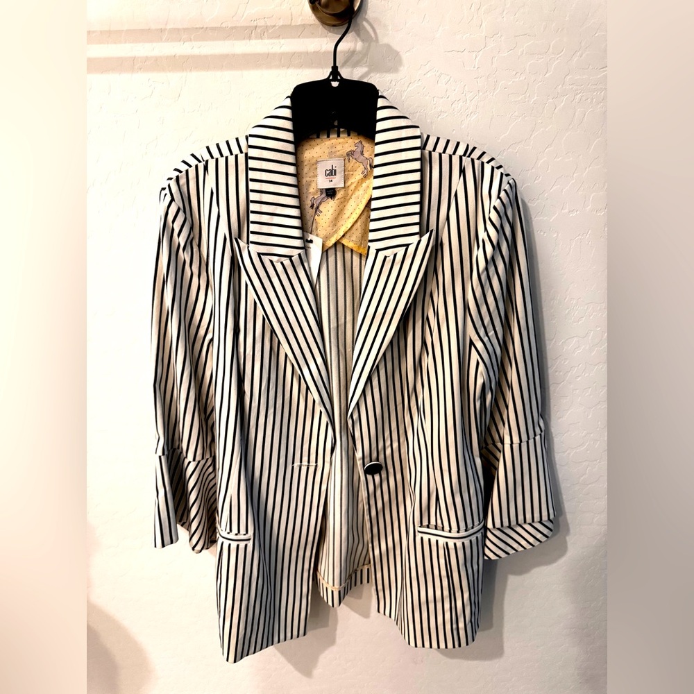Stripped bell sleeve blazer